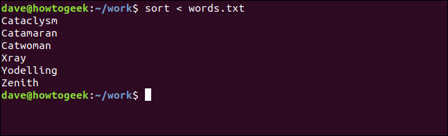Mange Linux-kommandoer accepterer en fil som en parameter og tager deres data fra den fil.  De fleste af disse kommandoer kan også tage input fra en stream.  For at oprette en stream skal du bruge den venstre vinkelparentes ( 