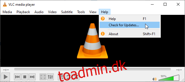 Hjælp > Søg efter opdateringer i VLC på Windows 10.”  width=”650″ højde=”287″ onload=”pagespeed.lazyLoadImages.loadIfVisibleAndMaybeBeacon(this);”  onerror=”this.onerror=null;pagespeed.lazyLoadImages.loadIfVisibleAndMaybeBeacon(this);”></p>
<p>Dette er blot nogle få eksempler.  Hvis der er et program på dit system, der kommunikerer med internettet eller åbner en hvilken som helst type fil, der er downloadet fra internettet (selv et billede, tekst, musik eller videofil), er det potentielt sårbart over for en eller anden form for angreb.</p>
<p> < p>Ved at installere opdateringer, når de er tilgængelige og sikre, at du stadig bruger en understøttet version af softwaren, der får opdateringer – for eksempel ikke en for gammel version af Microsoft Office eller Adobe Photoshop – har du sikret din software er ikke sårbar over for kendte sikkerhedshuller.</p>
<h2 role=