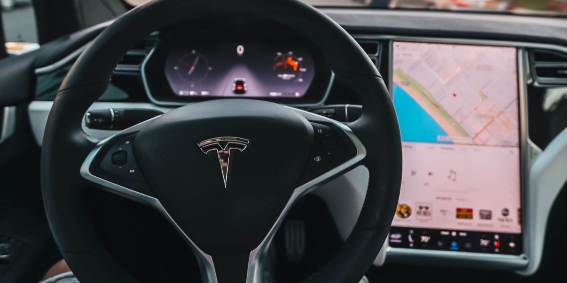 De 10 sejeste påskeæg i Tesla EVs